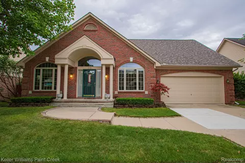 16460 Sienna Cir, Clinton Township, MI 48038