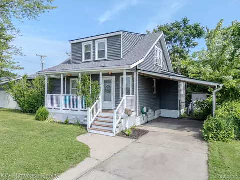 226 Bennett St, Wyandotte, MI 48192