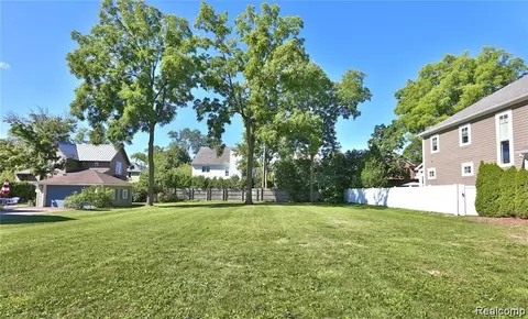 752 Ann St, Birmingham, MI 48009