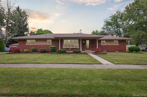 30110 Bentley St, Livonia, MI 48154