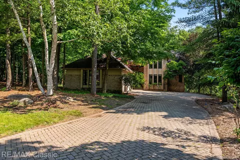 26990 Hampstead Blvd, Farmington Hills, MI 48331