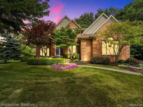 45686 Balfour Crt Ct, Novi, MI 48377