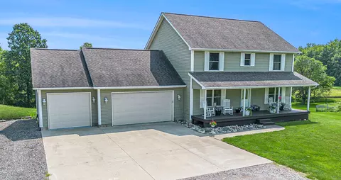 8214 New Lothrop Rd, New Lothrop, MI 48460
