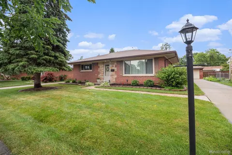 14358 Garden St, Livonia, MI 48154