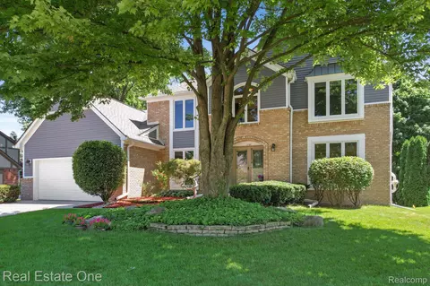 1780 Quincy Dr, Rochester Hills, MI 48306