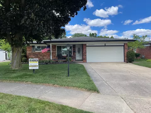 33045 Twickingham Dr, Sterling Heights, MI 48310
