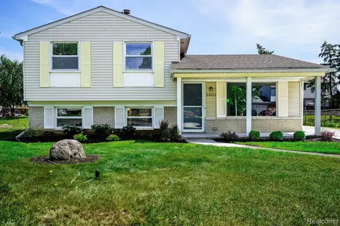 23025 Whitby Ave, Flat Rock, MI 48134