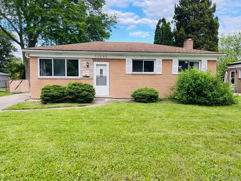 32640 Warner Dr, Warren, MI 48092