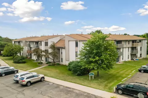 32013 W 12 Mile Rd #306, Farmington Hills, MI 48334
