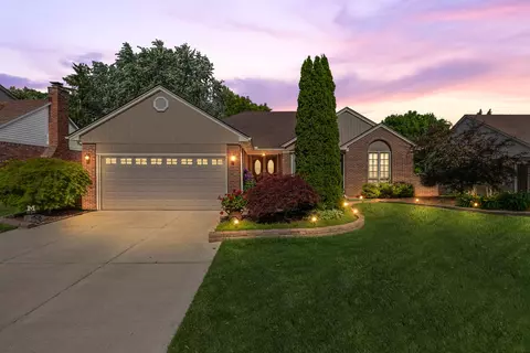 2093 Cumberland Rd, Rochester Hills, MI 48307