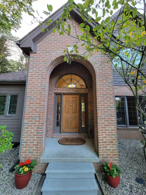 1236 Perry Lake Rd, Brandon, MI 48462