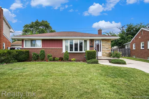 6647 Sharon St, Garden City, MI 48135