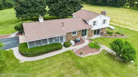 8515 Kier Rd, Springfield, MI 48348