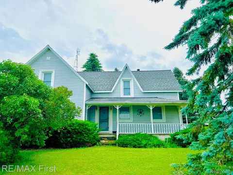 7556 New River Rd, Port Austin, MI 48467