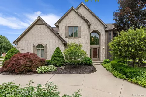 40664 Coachwood Cir, Northville, MI 48168