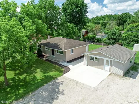 62545 Linda Dr, Ray, MI 48096