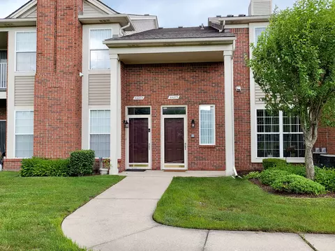 44275 Princeton Dr, Clinton Township, MI 48038