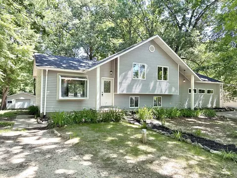 5172 N Shore Dr, Oregon, MI 48446