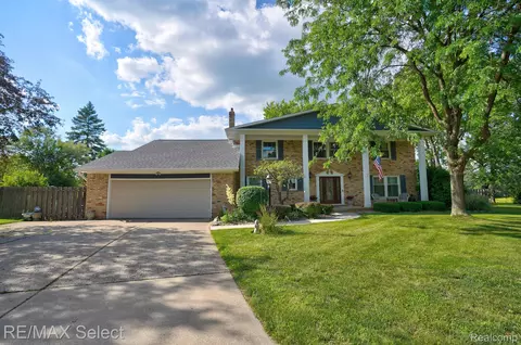 6181 Kings Scepter Crt Ct, Grand Blanc, MI 48439