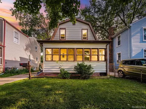 7024 Chalmers Ave, Warren, MI 48091