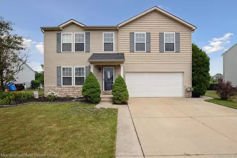 1916 Elkton Dr, Monroe, MI 48162