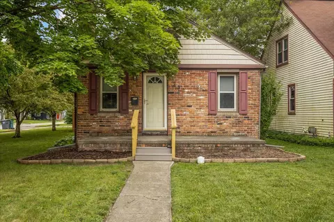 233 S Marias Ave, Clawson, MI 48017