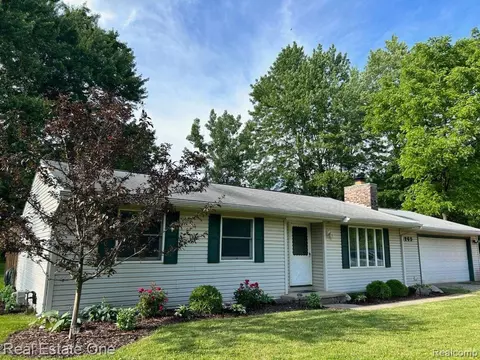 4265 Quick Rd, Holly, MI 48442