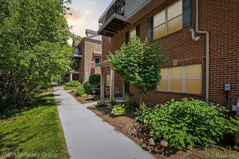 39640 Rockcrest Ln, Northville, MI 48168
