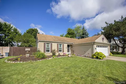 54475 Bradshaw Dr, New Baltimore, MI 48047