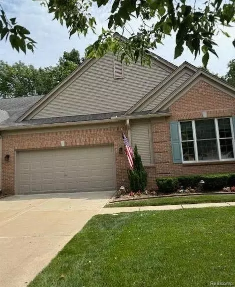1184 Rock Valley Dr #38, Rochester, MI 48307