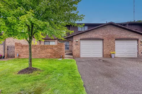 26188 Summerdale Dr, Southfield, MI 48033