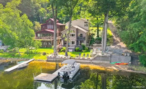 5782 Silver Birch Rd, Ortonville, MI 48462