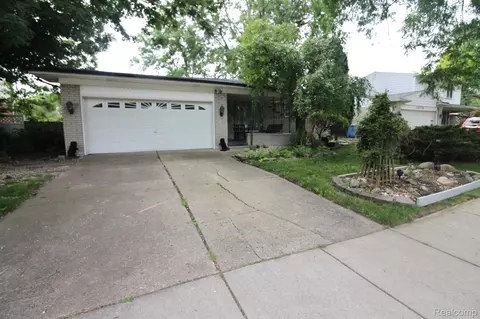 14732 E 13 Mile Rd, Warren, MI 48088