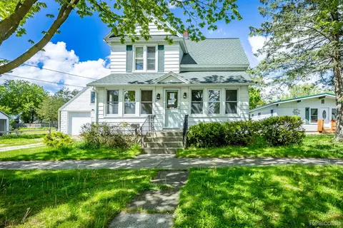 229 E Dayton St, Fremont, MI 49412