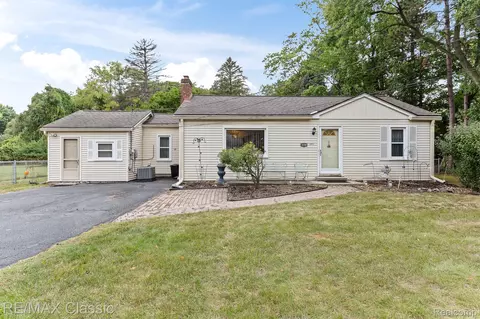 25789 Code Rd, Southfield, MI 48033