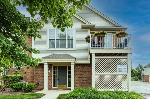 1860 Flagstone Cir, Rochester, MI 48307