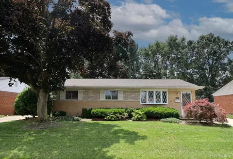 36219 Canyon Dr, Westland, MI 48186