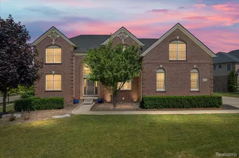 17904 Crestbrook Dr, Northville, MI 48168