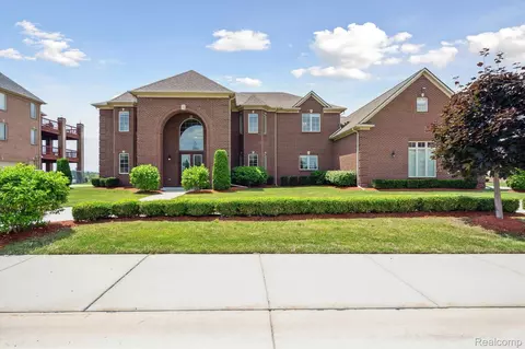 26 Sand Bar Ln, Detroit, MI 48214
