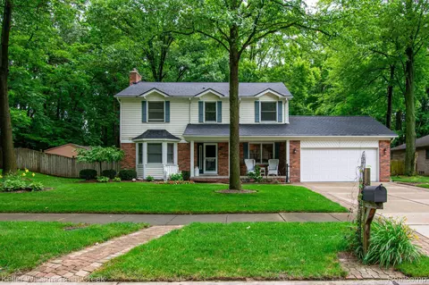 40852 Cascade Dr, Sterling Heights, MI 48313