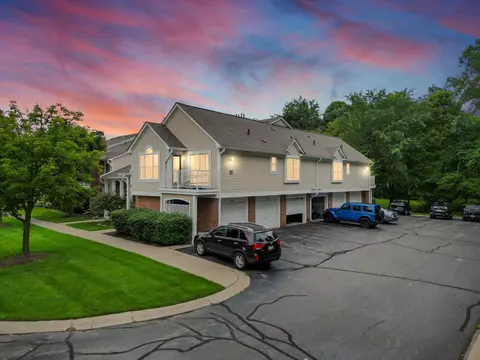 56404 Chesapeake Trl 7 Trl, Shelby Township, MI 48316