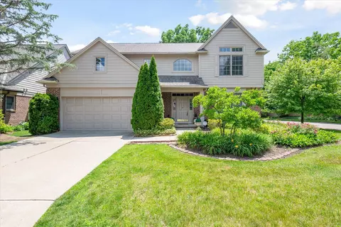 1055 Glenwood Ct, Bloomfield Township, MI 48302