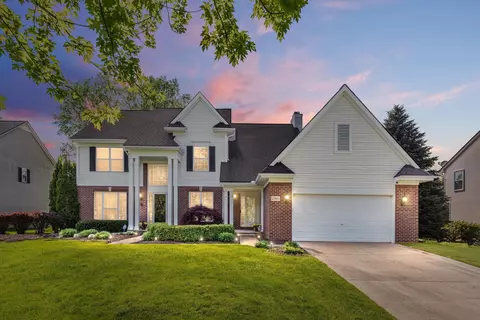 2916 Greenbrooke Ln, West Bloomfield, MI 48324