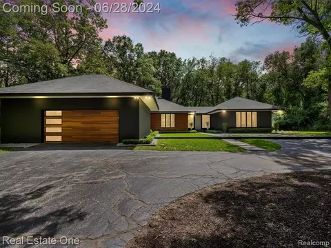 6445 Musquash Trl, Clarkston, MI 48348