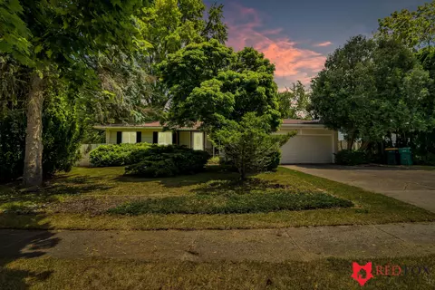 451 Windmill Point Dr, Flushing, MI 48433