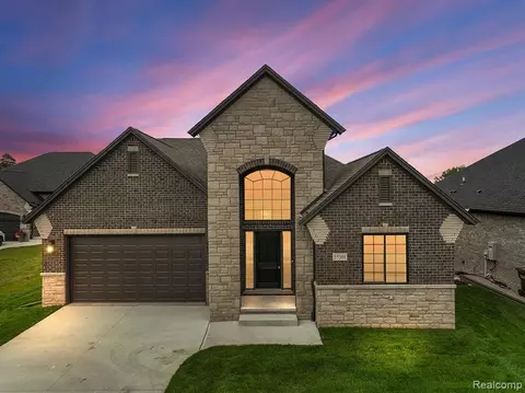 55308 Hanford Ct, Utica, MI 48316