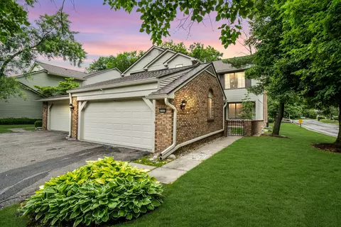 6985 Pebblecreek Woods Dr, West Bloomfield, MI 48322