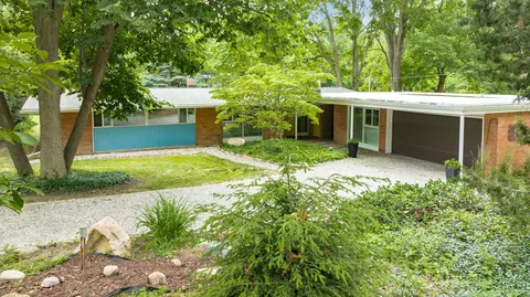 29845 Highmeadow Rd, Farmington Hills, MI 48334