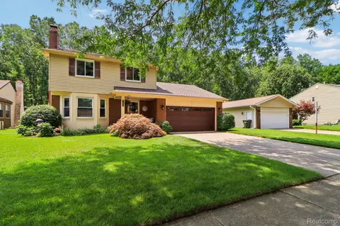 13162 Beresford Dr, Sterling Heights, MI 48313