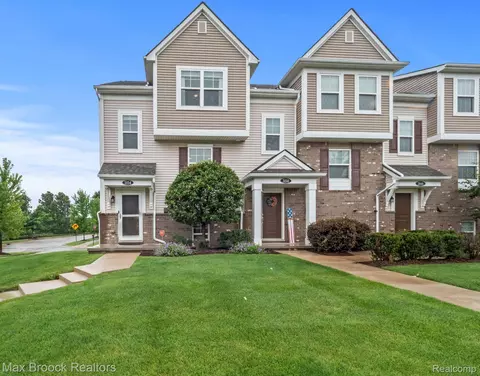 3154 Johanna Ware W, Wixom, MI 48393